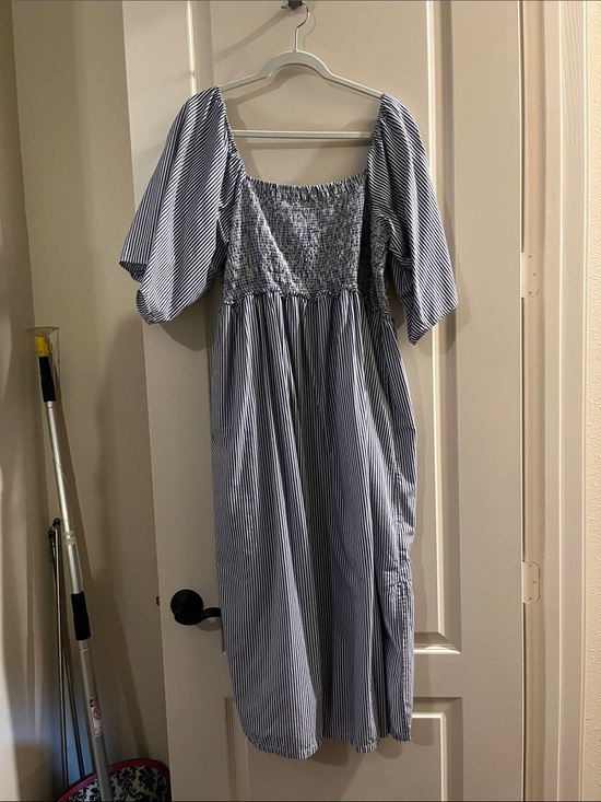 Free Assembly Dresses & Skirts - XXXL Free Assembly Women’s Blue/White smocked bodice Midi Dress with pockets!